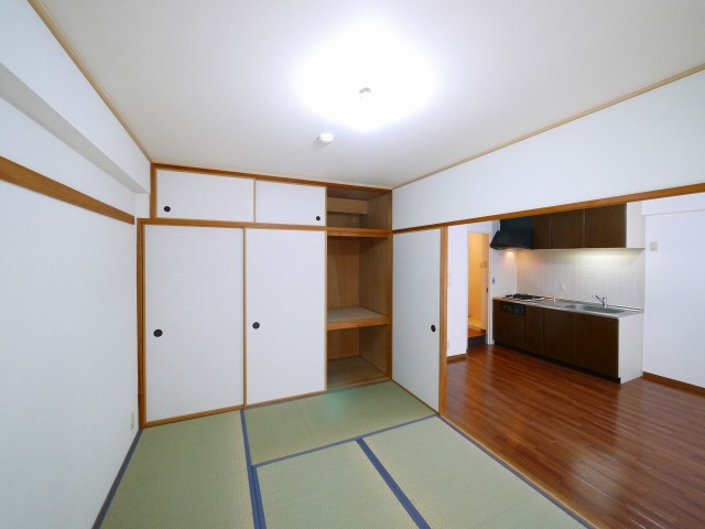 メープルコート中村の和室|明るい和室です