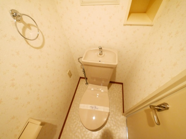 メープルコート中村のトイレ|ゆったりとした空間のトイレです