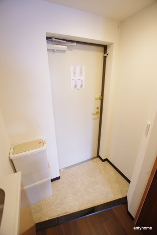 Fr.imp大阪三国(旧:ザ・ファースト新大阪)の玄関