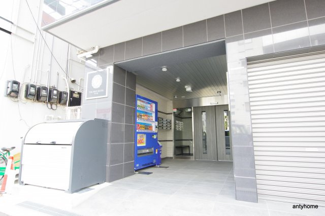 Fr.imp大阪三国(旧:ザ・ファースト新大阪)のエントランス