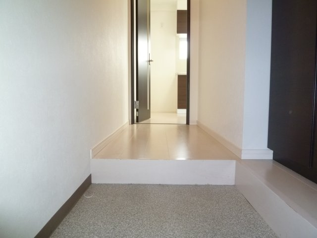 日興桜川ハイツの玄関