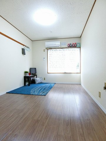 【洋室】 | パナハイツリュウセイA | 南向き洋室6帖☆エアコン付きで1年中快適に過ごせますね☆洋室なのでお掃除もカンタンです！