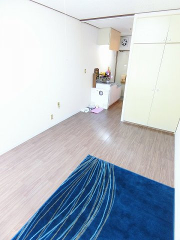 【寝室】 | パナハイツリュウセイA | 南向き洋室6帖☆収納スペースがあります♪荷物を収納できてお部屋がすっきり片付きます☆
