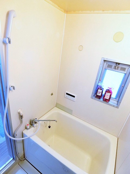 【浴室】 | パナハイツリュウセイA | バスルームはトイレ付きです♪小窓があるので湿気がこもりにくくて良いですね☆