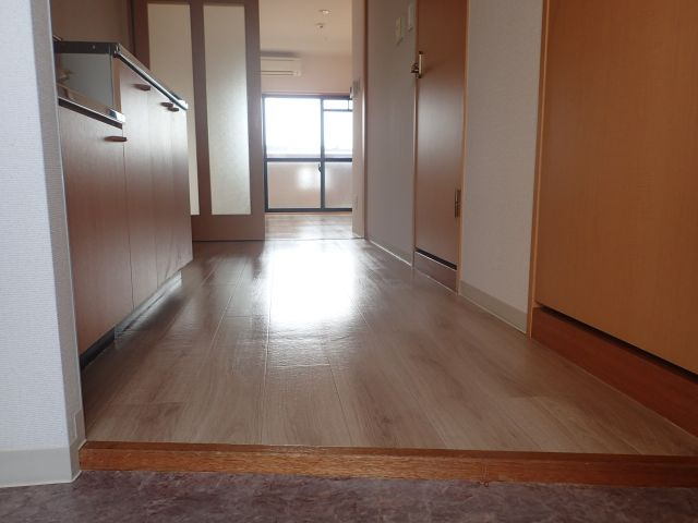 ルーミー寺本2号館の玄関