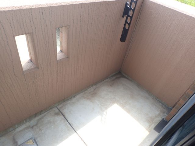 ルーミー寺本2号館のバルコニー