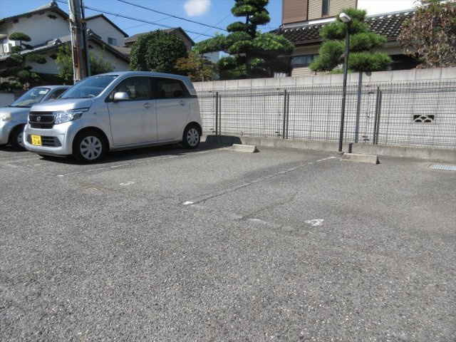ライフアップハイツの駐車場