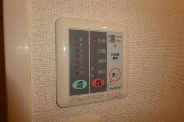 エピナール　ララＢの浴室|浴室乾燥機リモコン