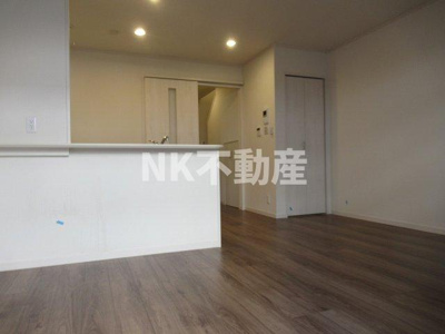 【居間・リビング】 | ハイツニッサク（長瀬賃貸） | こちらのリビングで趣味の時間をお楽しみください