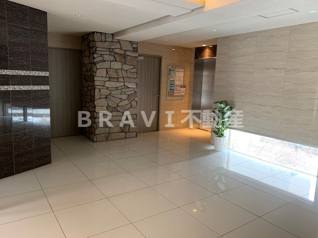 ウエンズ勝山　BRAVI不動産のロビー|【ウエンズ勝山】建物の内部です