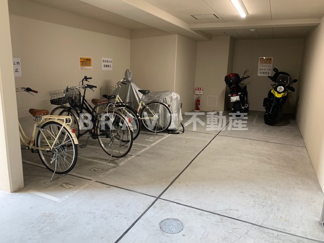 ウエンズ勝山　BRAVI不動産のその他共用部分|【ウエンズ勝山】駐輪場