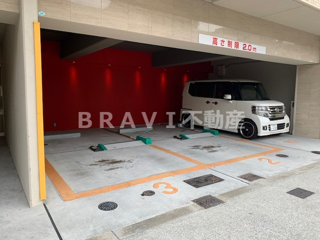 ウエンズ勝山　BRAVI不動産の駐車場|【ウエンズ勝山】近隣パーキング有