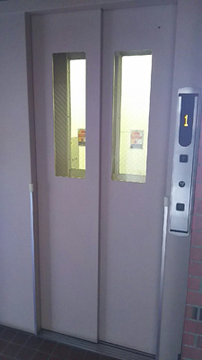 【その他共用部分】 | グリーンコーポ鶴見 | EV御座います。
スキップ式となります。6階より階段で1フロア上がります。