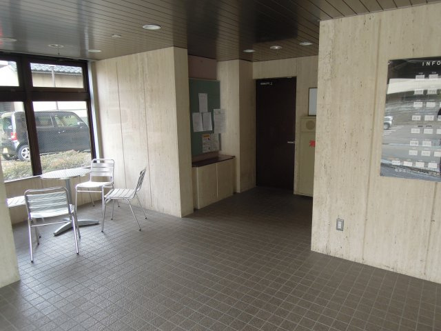 ダイアパレス西別院のエントランス