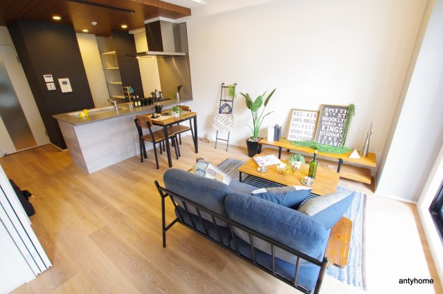 BRAVE松屋町 仲介手数料無料の居間・リビング