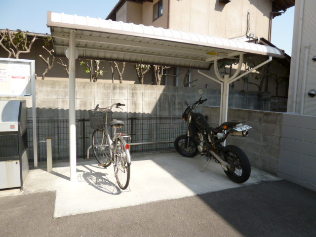 総社市総社３丁目のアパートのその他共用部分|自転車置き場