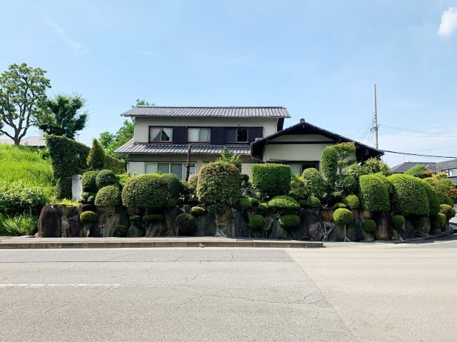 堺市南区茶山台　中古戸建の前面道路含む現地写真|前面道路含む外観です。