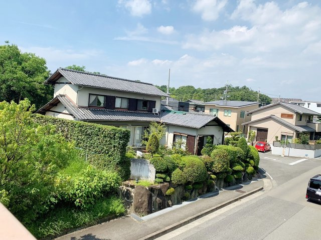 堺市南区茶山台　中古戸建の前面道路含む現地写真|外観全体写真です。