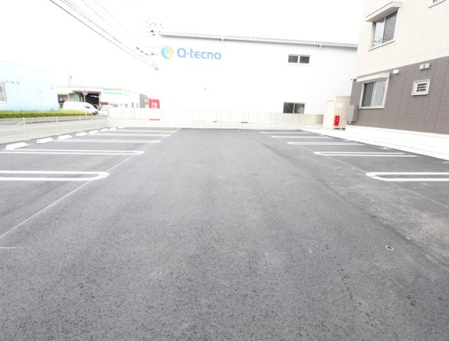 メゾンけやき通りの駐車場