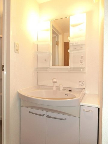 ラクラス田原町の洗面所|身支度しやすい独立洗面台です