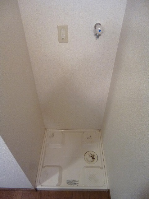 ラクラス田原町の設備|洗面室に洗濯機置場便利です