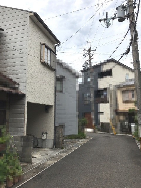 大津市大江5丁目　中古戸建（収益物件）の前面道路含む現地写真