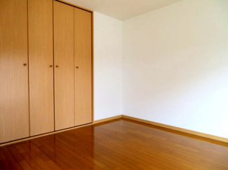 【洋室】 | アメニティ青垣 | 同タイプの別の部屋の写真です