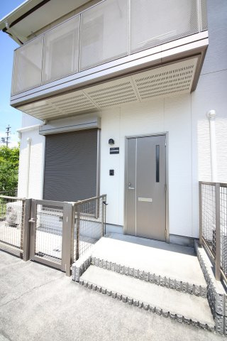 イーストアベニュのエントランス