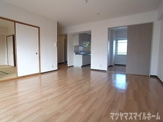 【居間・リビング】 | イーストマンション