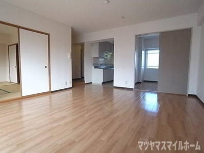 【居間・リビング】 | イーストマンション