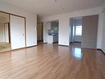 【居間・リビング】 | イーストマンション