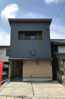 【外観】 | 奥までつながる土間収納スペース！開放感のある吹き抜け！スキップフロアー！21帖のリビングダイニング