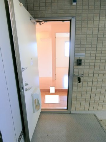 エコハウスの玄関