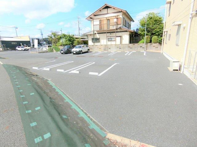 エコハウスの駐車場