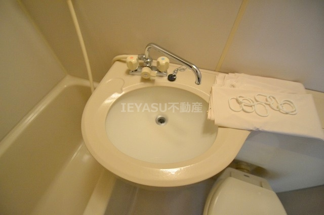 広島市中区広瀬北町の賃貸マンションの洗面所