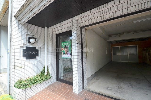 広島市中区広瀬北町の賃貸マンションのエントランス