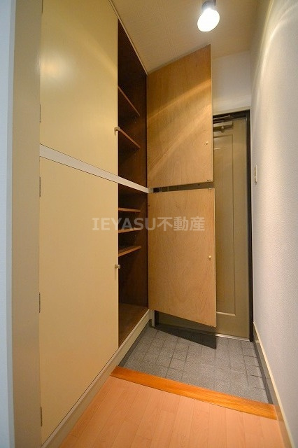 広島市中区広瀬北町の賃貸マンションの収納