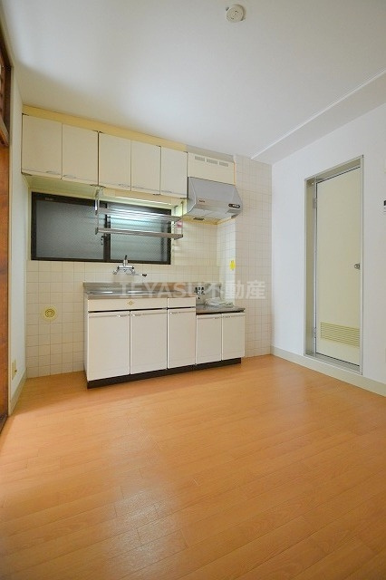 広島市中区広瀬北町の賃貸マンションの居間・リビング