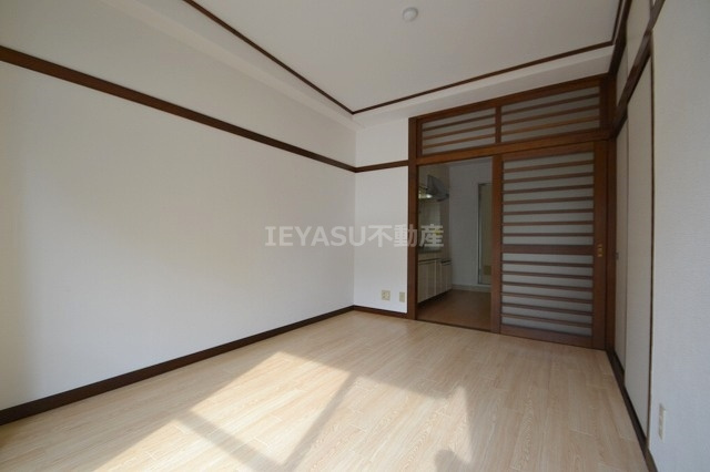 広島市中区広瀬北町の賃貸マンションの洋室
