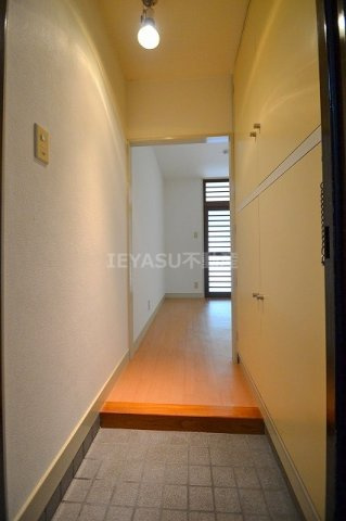 広島市中区広瀬北町の賃貸マンションの玄関