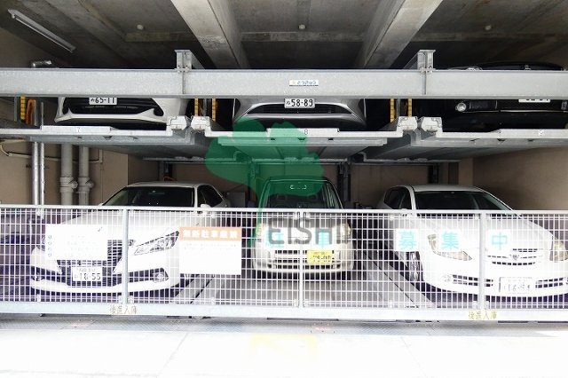 サヴォイエクセルシオールの駐車場