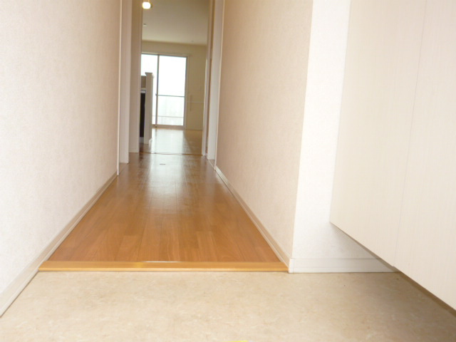 ひまわりBの玄関