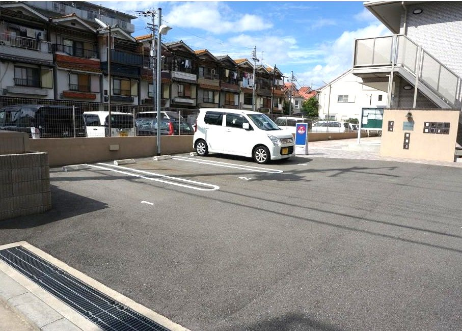 ベイサージュN　の駐車場