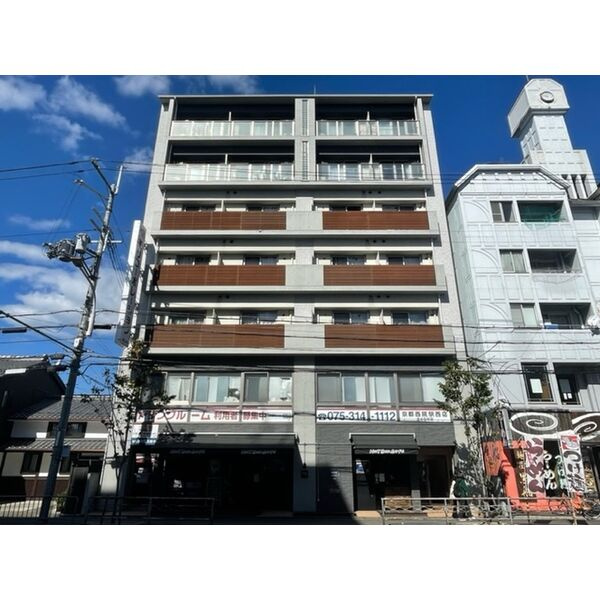 グランドーリア西院の外観