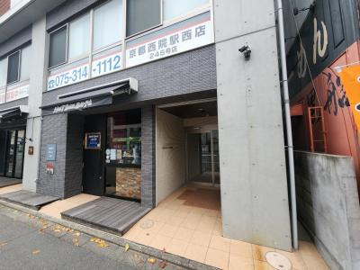 グランドーリア西院のエントランス