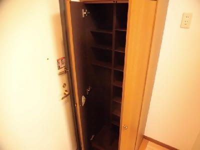 ラフィーネ四条堀川の収納|下駄箱