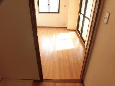 ラフィーネ四条堀川の洋室|廊下から～