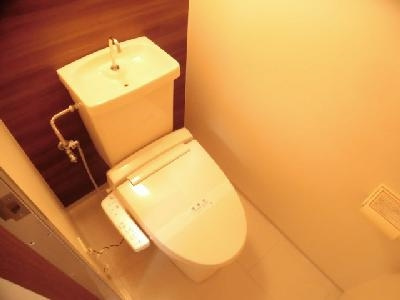 ラフィーネ四条堀川のトイレ|温水洗浄便座