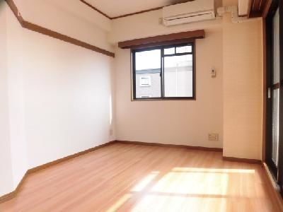 ラフィーネ四条堀川の居間・リビング
