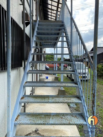 江口ハイツのその他共用部分|2Fへ上がる階段です